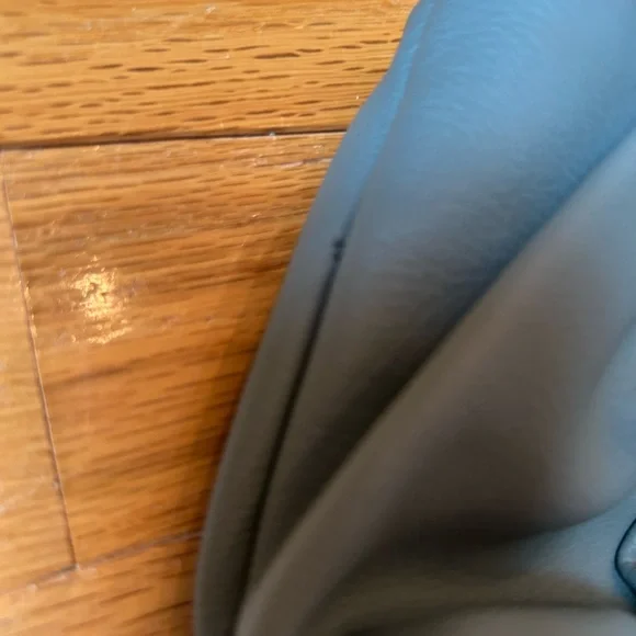 Vera Wang Blue Shoulder Bag NWT with Pleated Design STUNNING - Picture 11 of 16